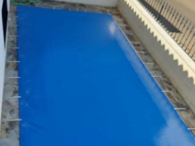 Lona cubre piscina